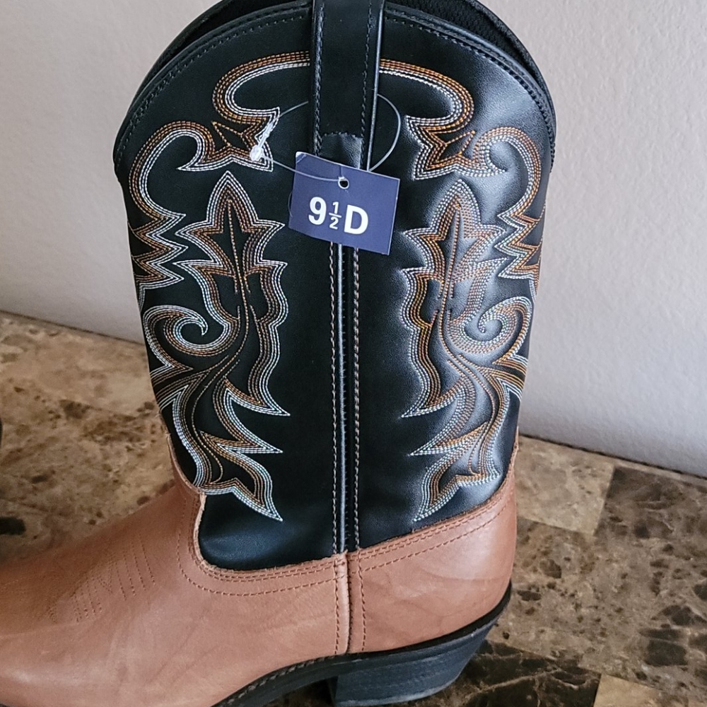 Boot - Picture 2 of 4